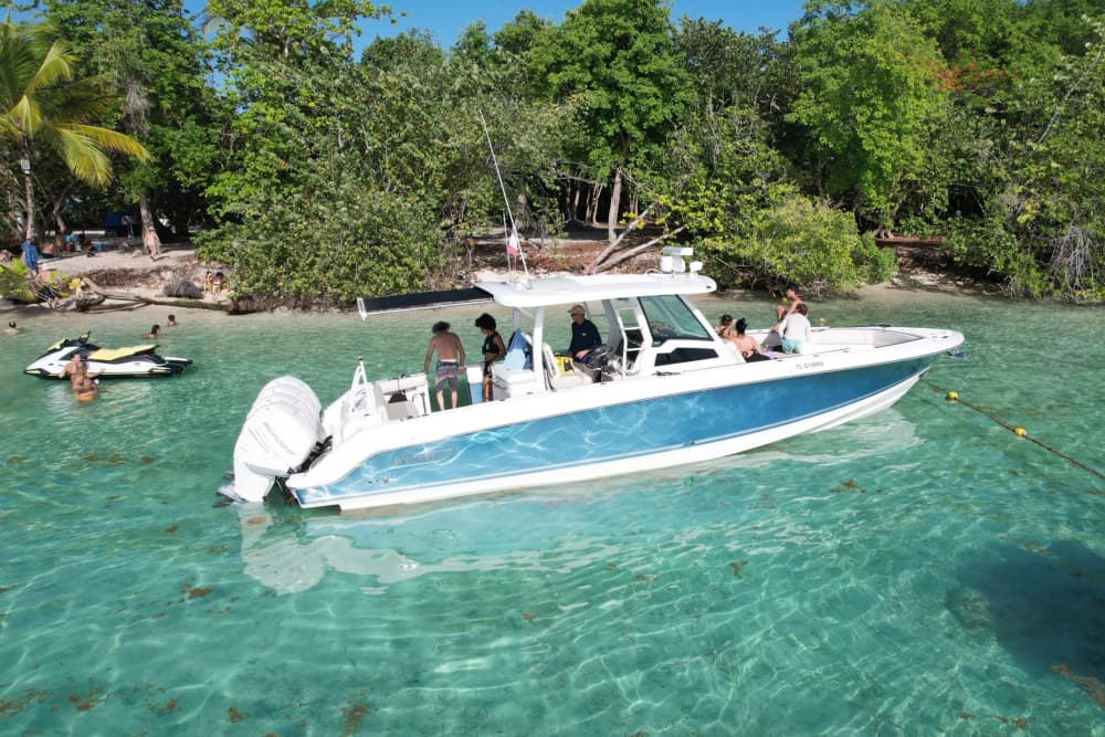 Take 9h to discover the hidden magic of Pointe-a-Pitre from the waves