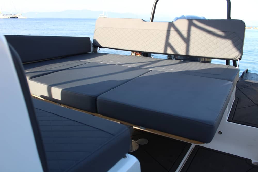 Um dia em Paxi, num barco a motor.