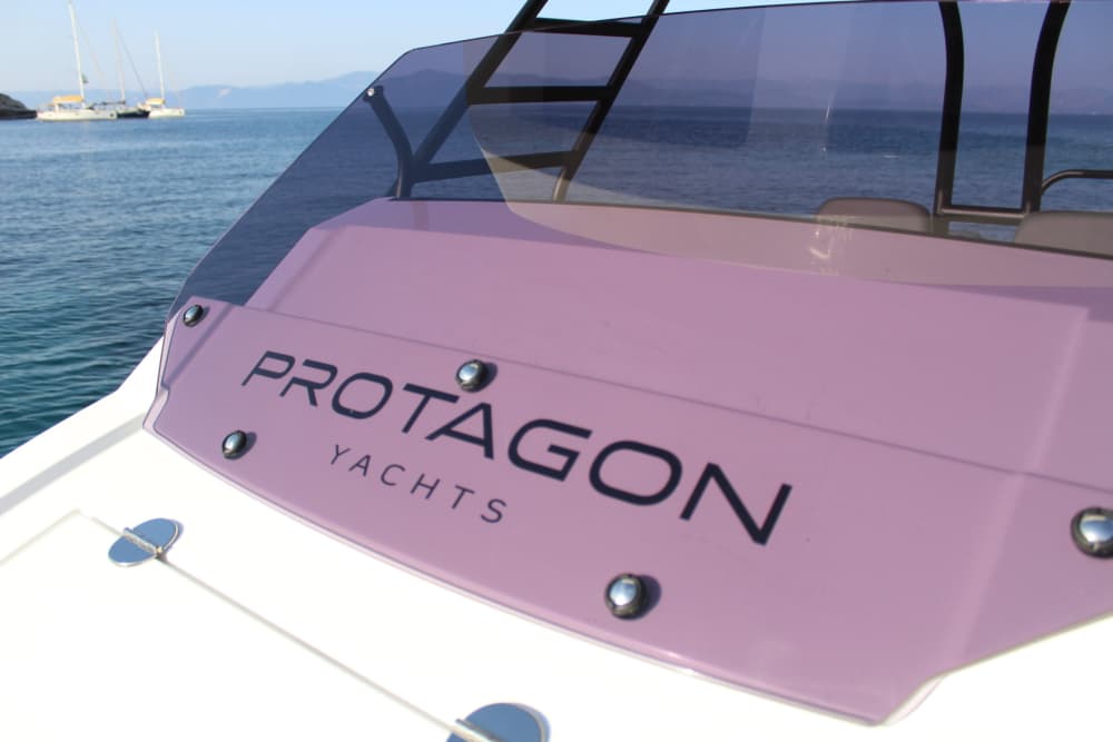 Um dia em Paxi, num barco a motor.