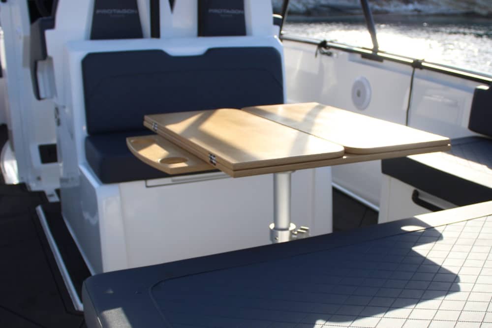 Um dia em Paxi, num barco a motor.