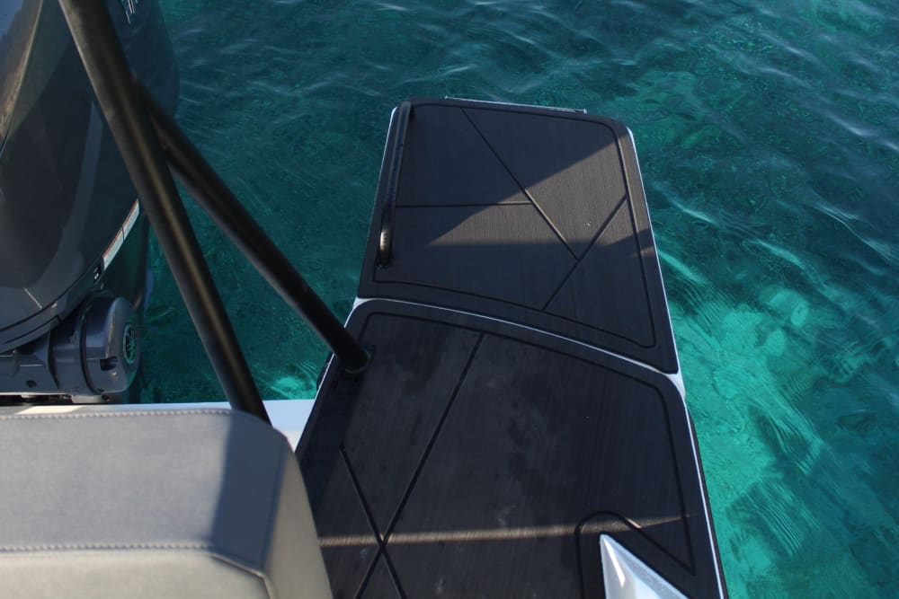 Um dia em Paxi, num barco a motor.