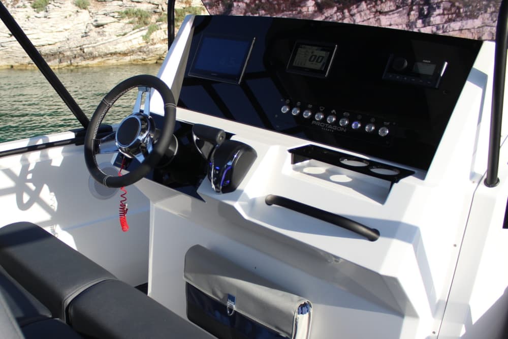 Um dia em Paxi, num barco a motor.