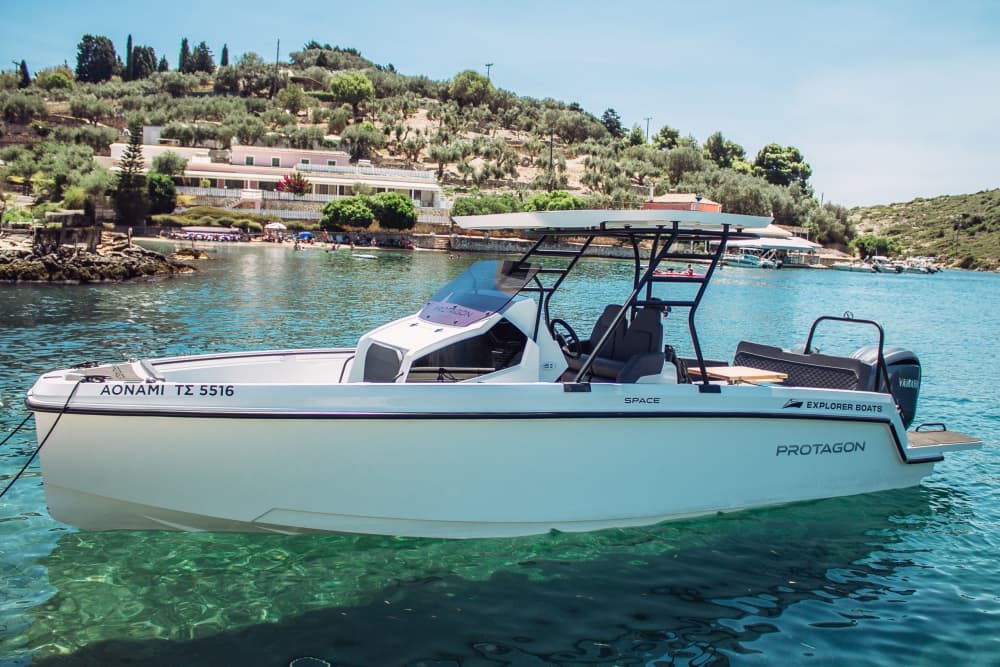 Um dia em Paxi, num barco a motor.
