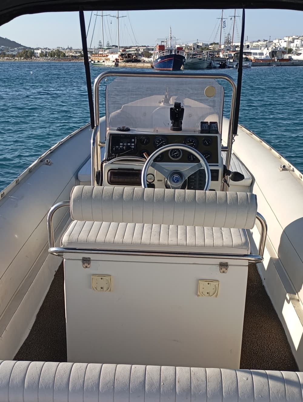 Relax on a 4h boat trip in Naxos