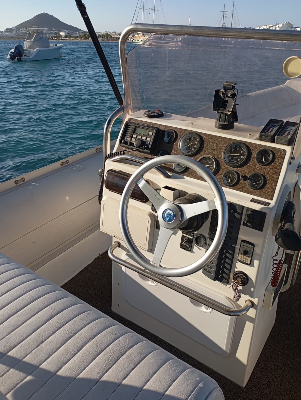 Relax on a 4h boat trip in Naxos