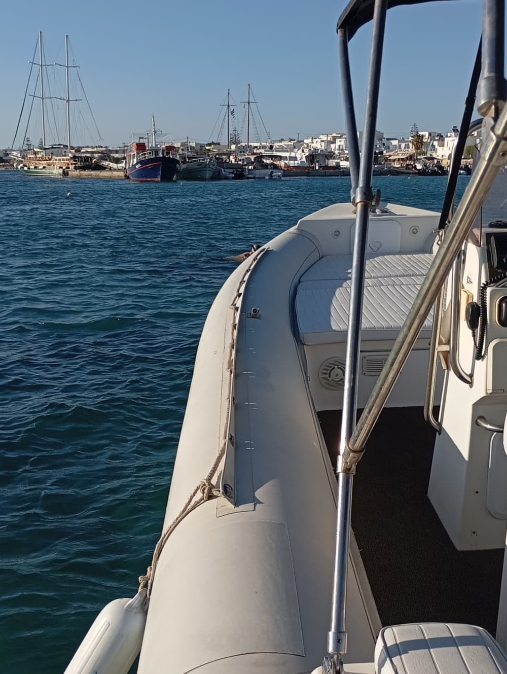 Relax on a 4h boat trip in Naxos