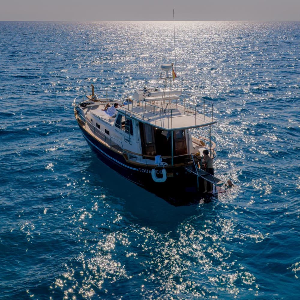 Cabrera National Park Tour: Blue Cave, Birds and Dolphins