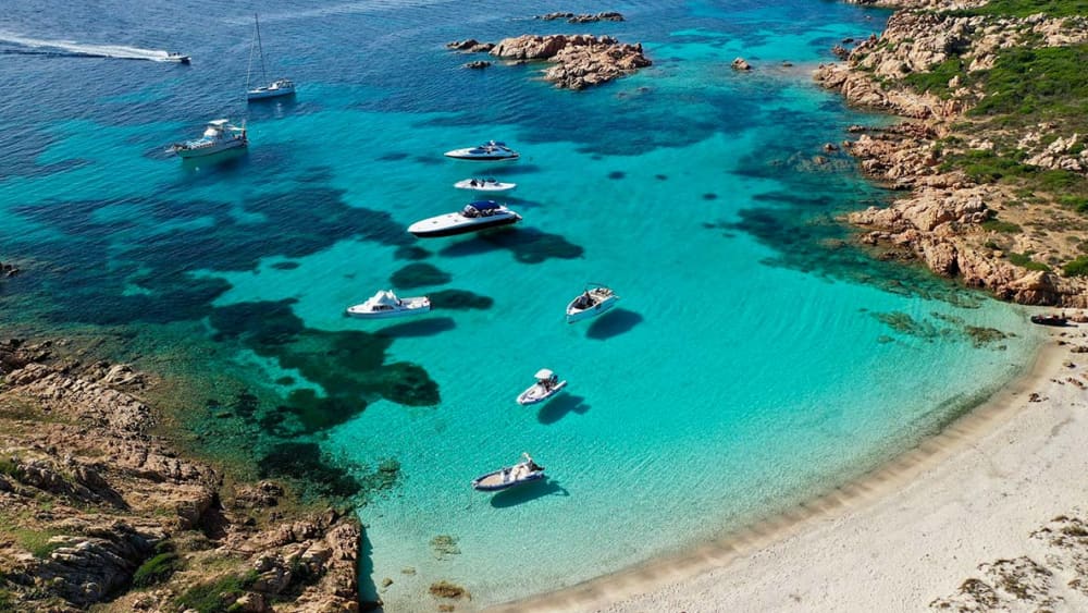 Tour Bonifácio, Lavezzi e Isola Piana – Um dia entre o charme da Córsega e as águas cristalinas