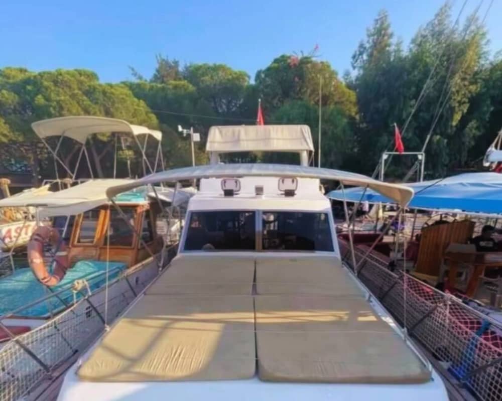 Geniet 3 uur lang van de zon op een motorboot in Fethiye.