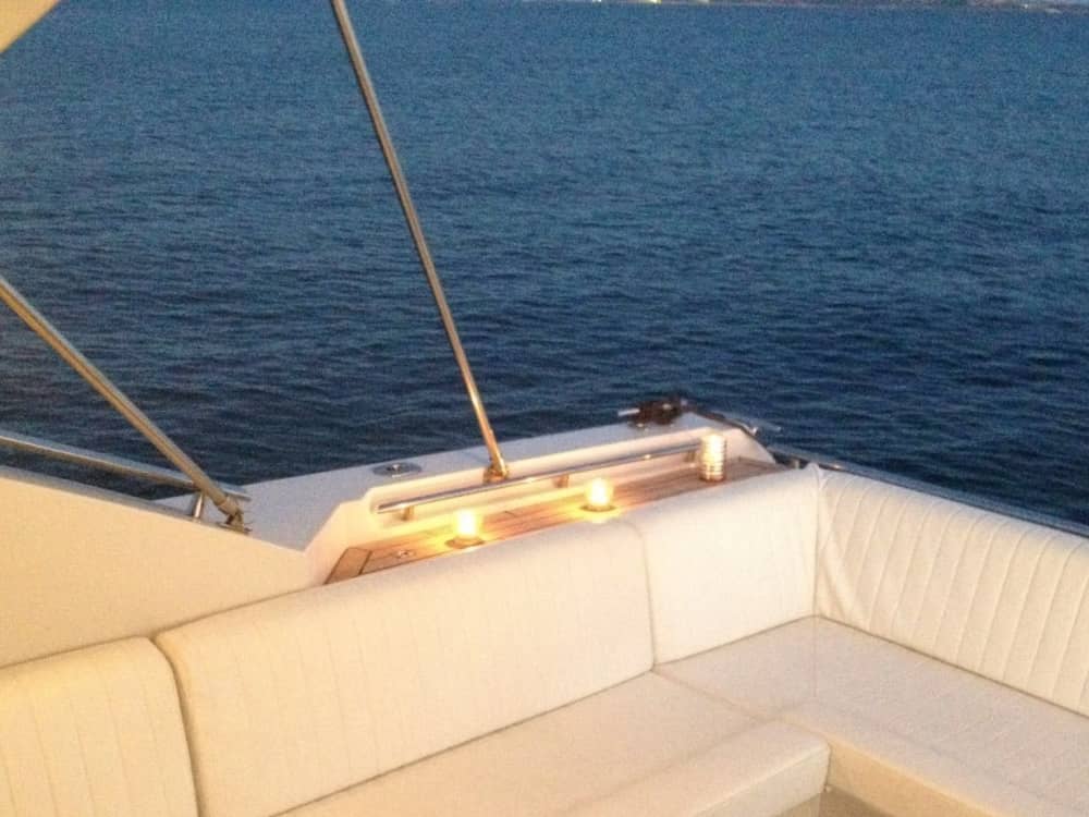 Crucero costero de día completo desde Città Vecchia a Punta Pizzo con desayuno, almuerzo y parada para nadar.