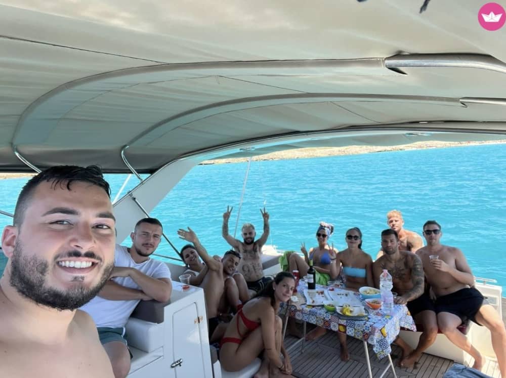 Crucero costero de día completo desde Città Vecchia a Punta Pizzo con desayuno, almuerzo y parada para nadar.