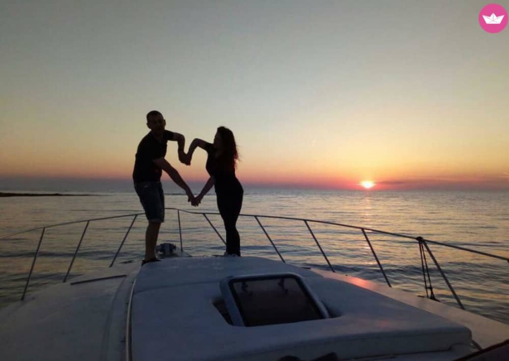 Crucero costero de día completo desde Città Vecchia a Punta Pizzo con desayuno, almuerzo y parada para nadar.