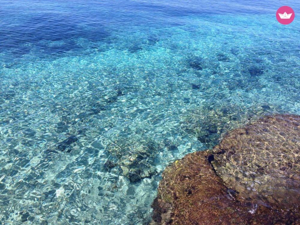 Crucero costero de día completo desde Città Vecchia a Punta Pizzo con desayuno, almuerzo y parada para nadar.