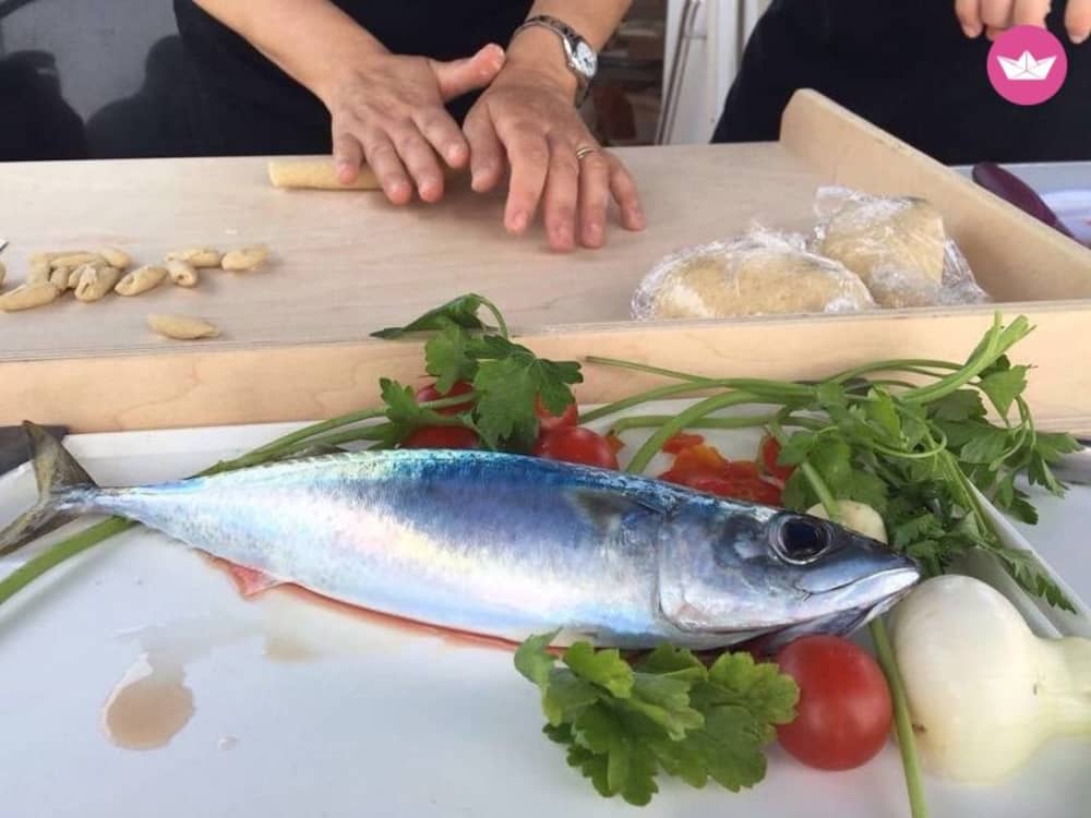 Crucero costero de día completo desde Città Vecchia a Punta Pizzo con desayuno, almuerzo y parada para nadar.