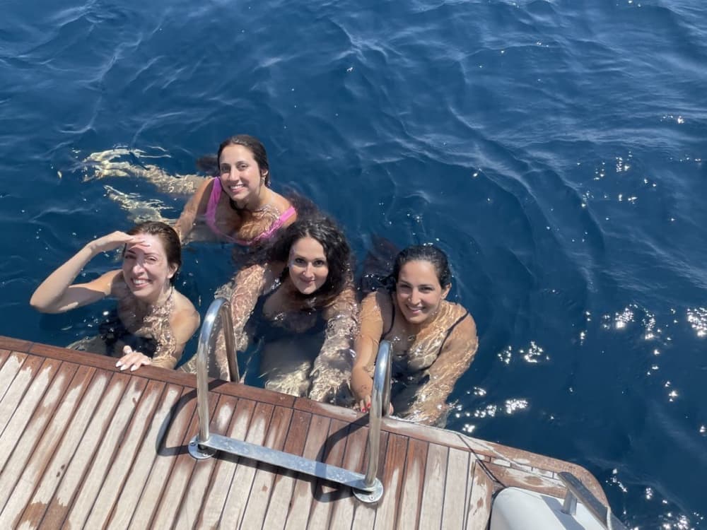 Crucero costero de día completo desde Città Vecchia a Punta Pizzo con desayuno, almuerzo y parada para nadar.