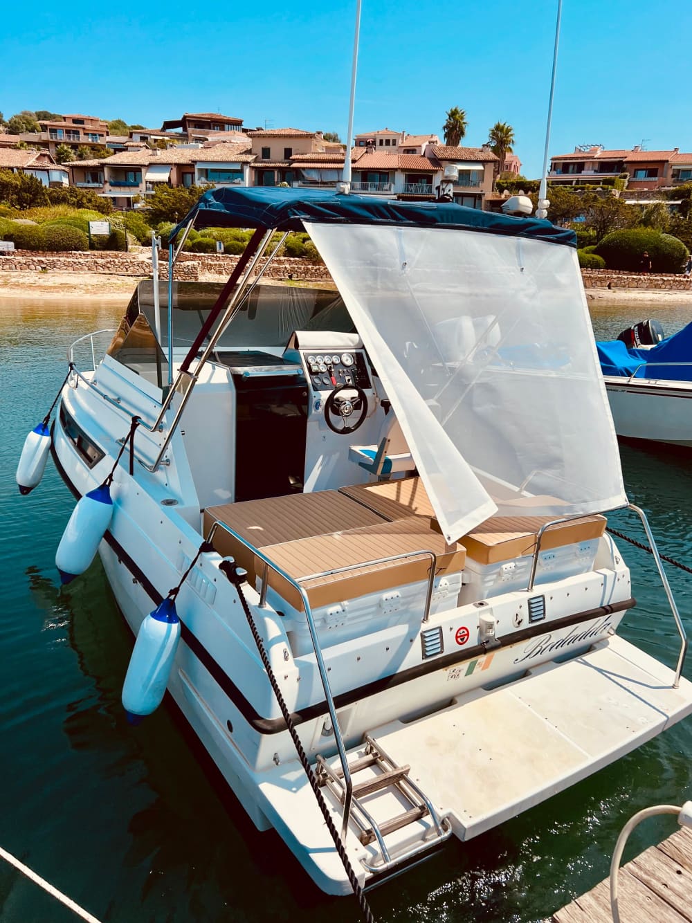 Esclusivo Tour in Barca a Porto Rotondo: Un'intera giornata di lusso e relax