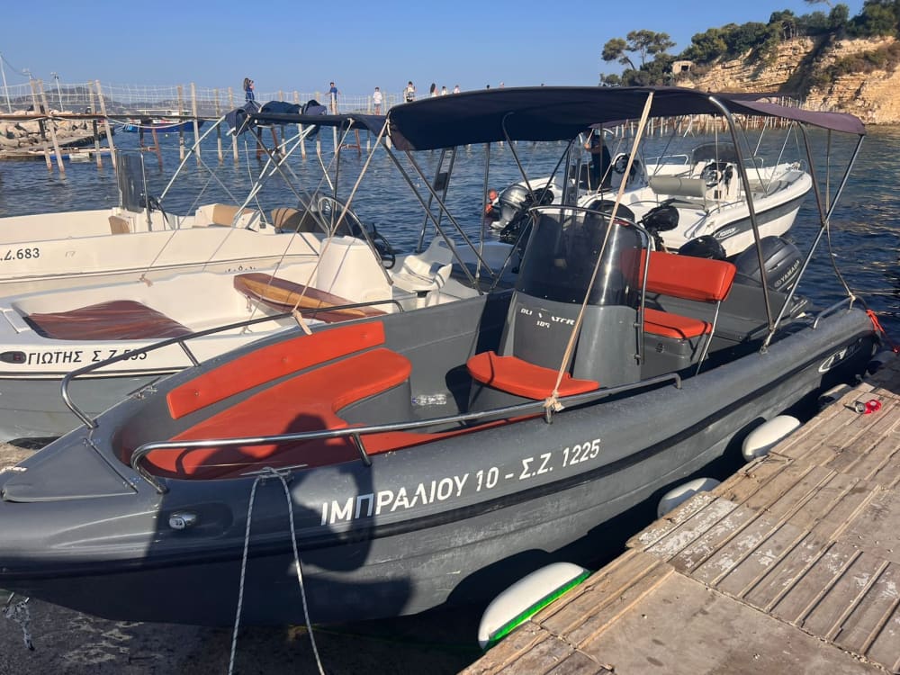 Η δική σας ελληνική οδύσσεια: Ένα ταξίδι 9 ωρών με μηχανοκίνητο σκάφος