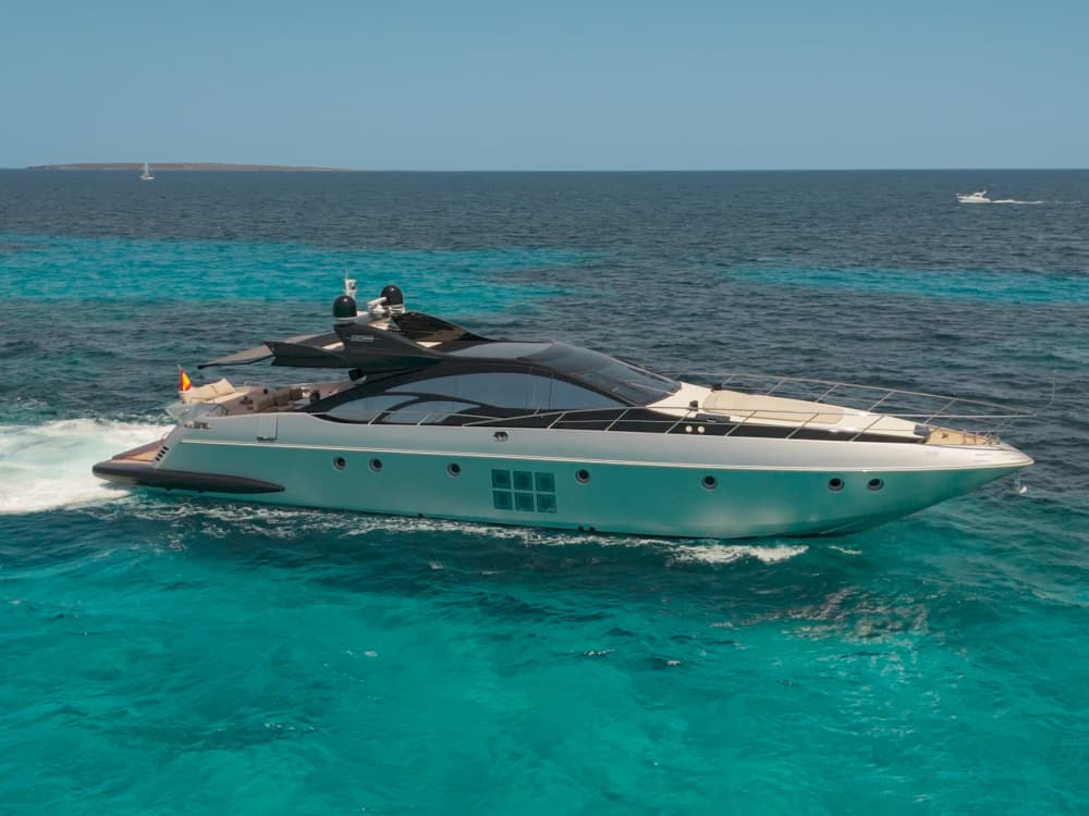 Passez 9 heures sur les eaux chaudes d'Ibiza