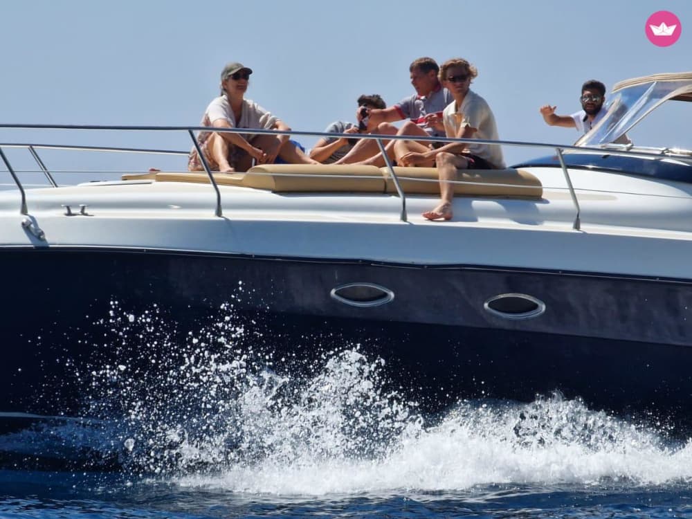 Amalfi Coast Vibes: Full-Day Experience by Private Boat