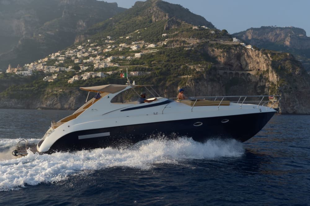 Romantische Sonnenuntergangsstimmung an der Amalfiküste bei einer privaten Bootstour