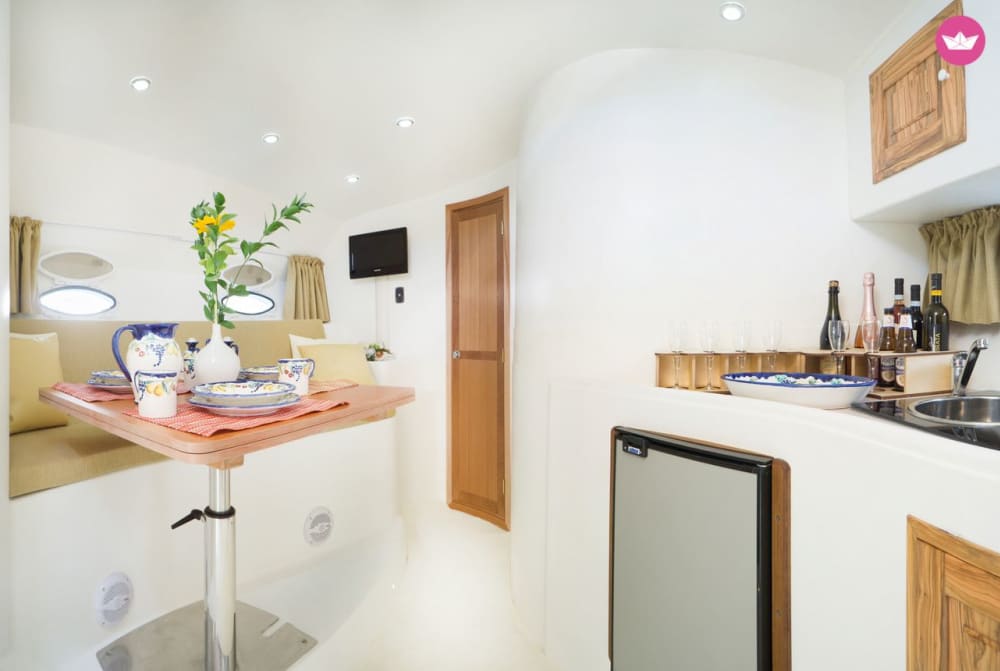 Amalfi Coast Vibes: Full-Day Experience by Private Boat