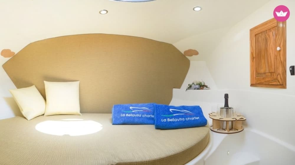 Amalfi Coast Vibes: Full-Day Experience by Private Boat