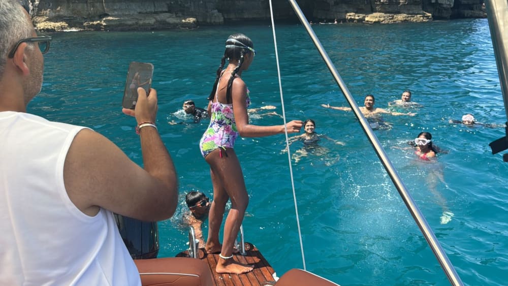 Le Grotte di Polignano: Tour di 4 Ore e Aperitivo in Barca