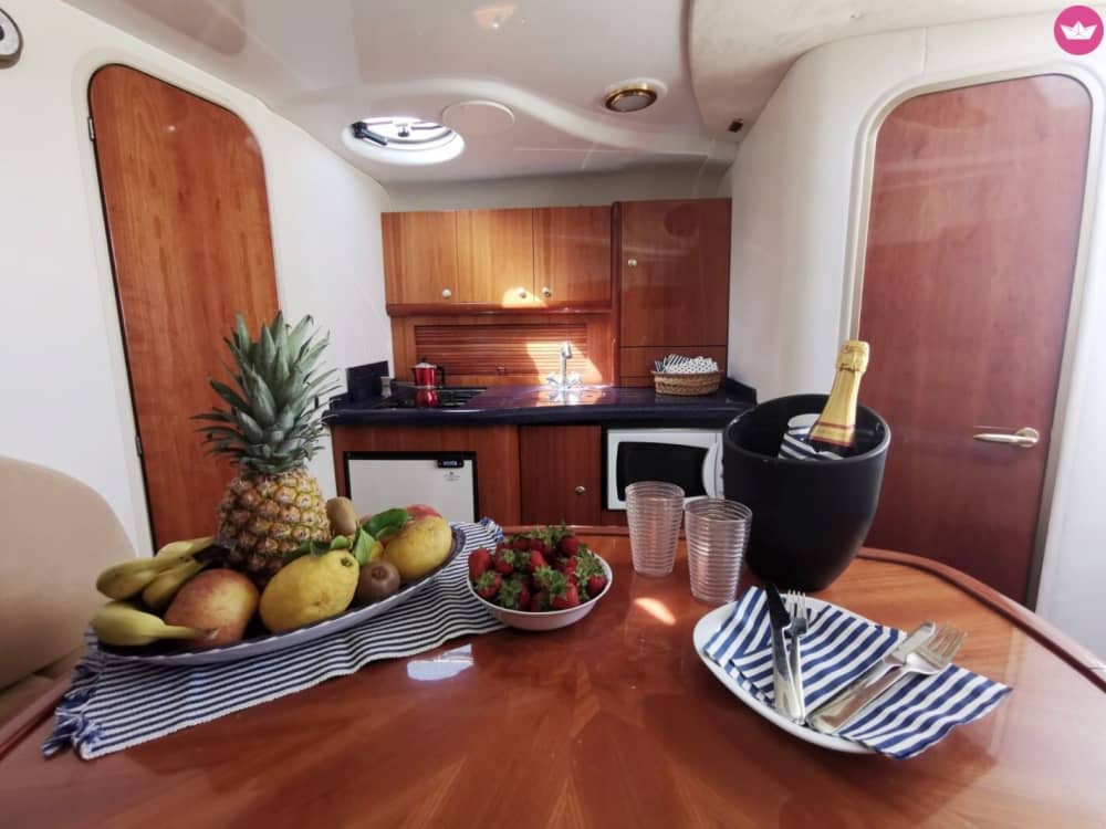 Encantamento Breve: Um Passeio de 2 Horas pelas Maravilhas do Mar a Bordo