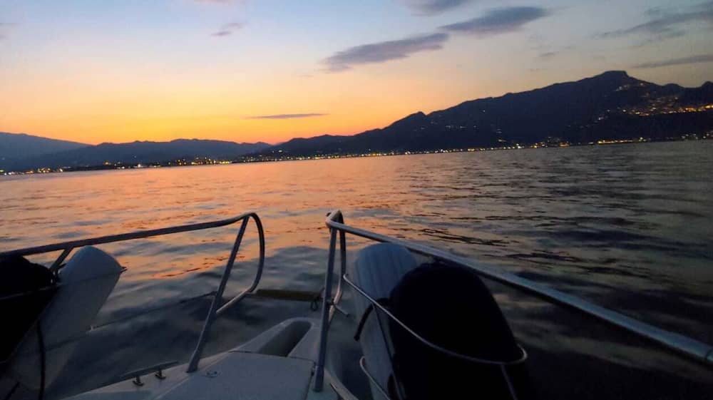 Encantamento Breve: Um Passeio de 2 Horas pelas Maravilhas do Mar a Bordo