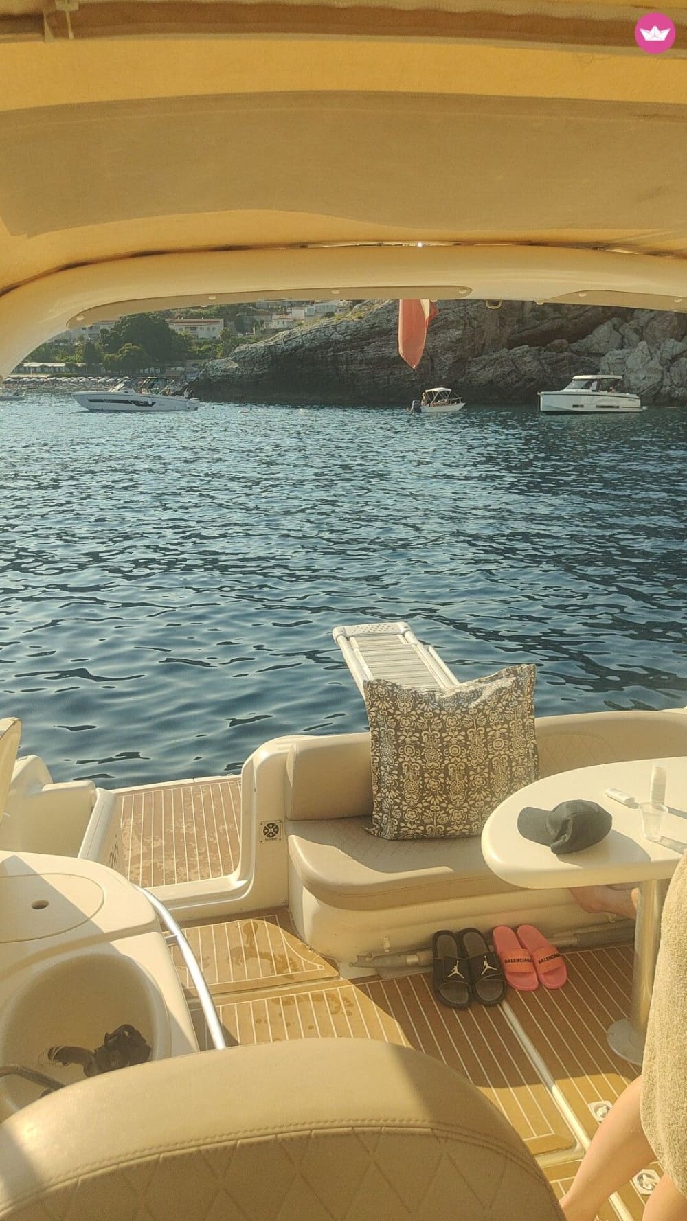 Encantamento Breve: Um Passeio de 2 Horas pelas Maravilhas do Mar a Bordo