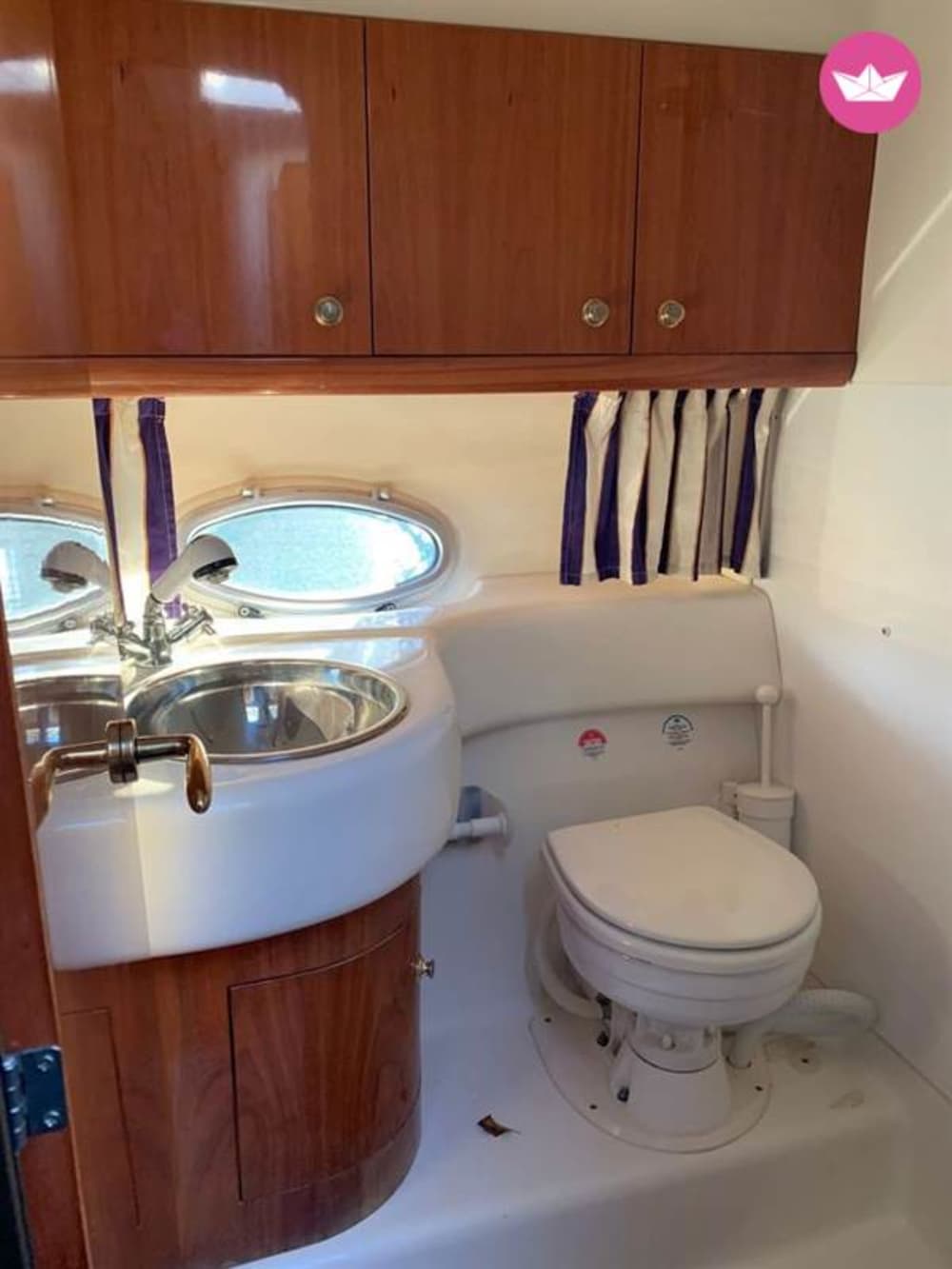 Encantamento Breve: Um Passeio de 2 Horas pelas Maravilhas do Mar a Bordo