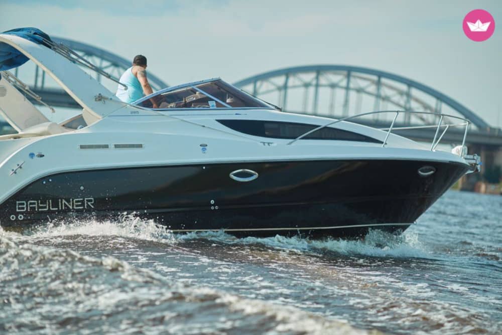 Dia inteiro - Cruzeiro relaxante com conforto e estilo.
