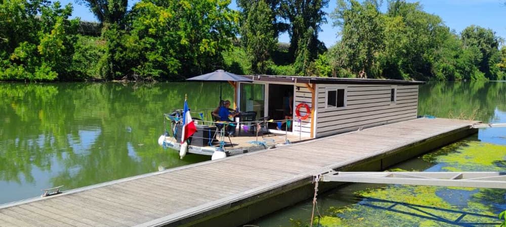 Crucero ecológico de un día: barco propulsado por energía solar.