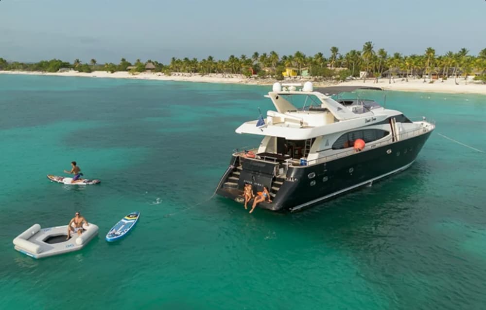 Luxury Meets Adventure – Yacht Tour from Bávaro to Isla Catalina!