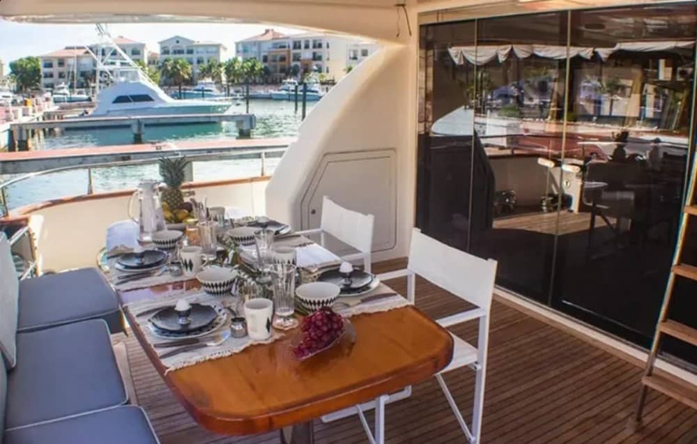 Luxury Meets Adventure – Yacht Tour from Bávaro to Isla Catalina!