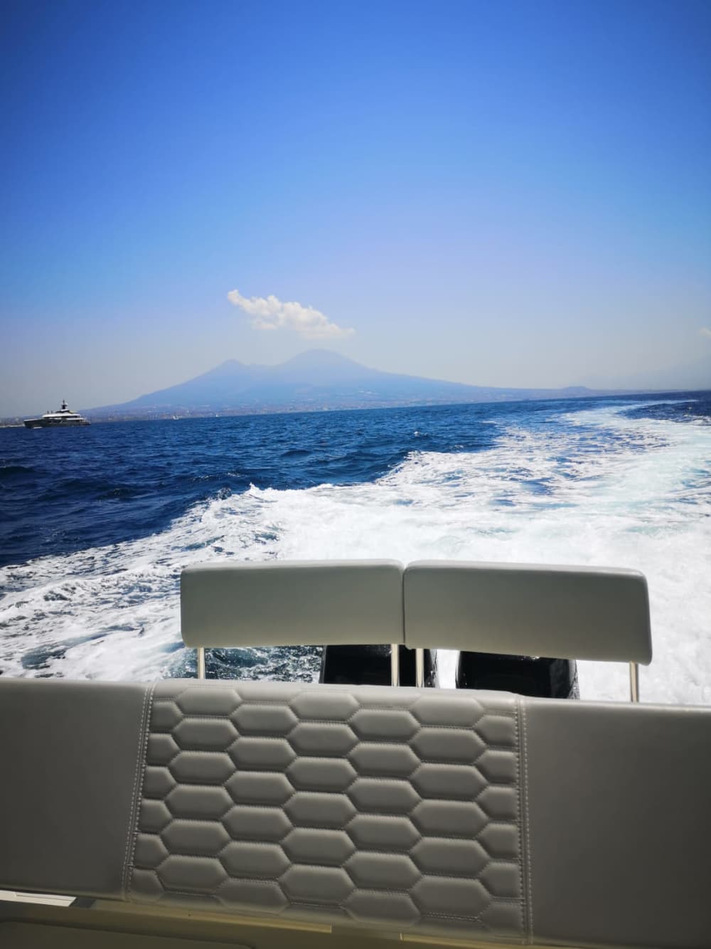 Las Islas Flégreas en yate durante 8 horas: lujo entre Procida e Ischia