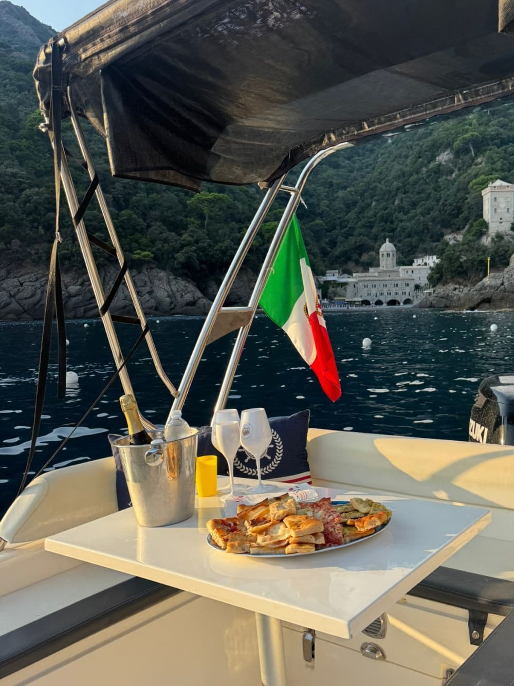 Uma escapadela mágica de meio dia em Rapallo para viver a verdadeira experiência italiana.