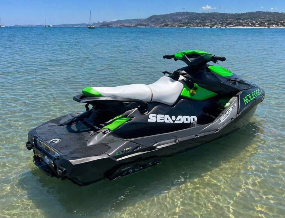 Entdecken Sie die Höhlen und Buchten entlang der Küste von Anzio