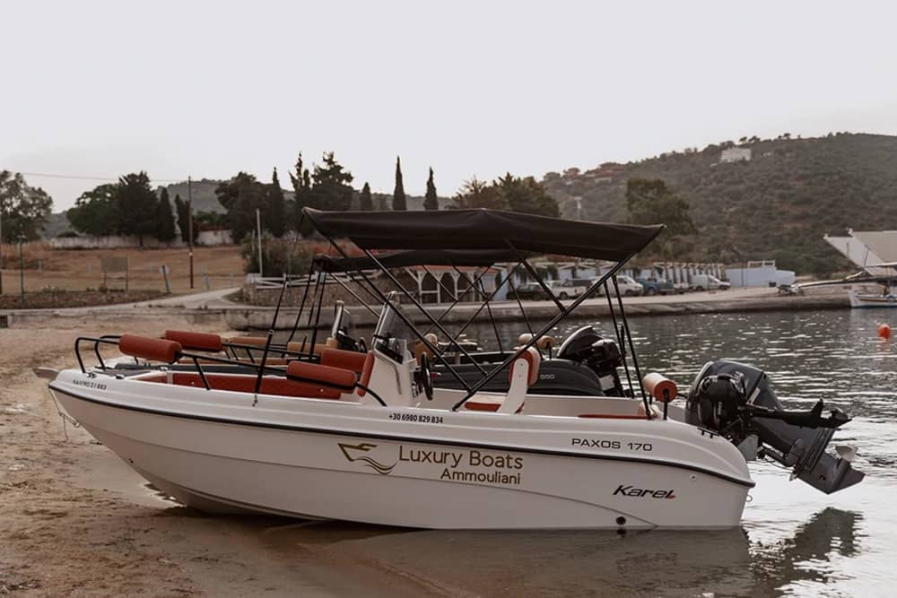 Profitez du soleil lors d'une excursion en bateau de 9 heures à Ammouliani.