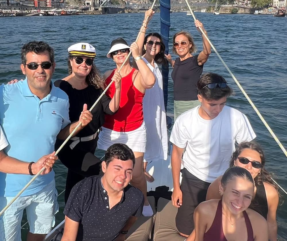 Hora dorada en velero: el recorrido de 2 horas al atardecer que es la manera perfecta de terminar el día