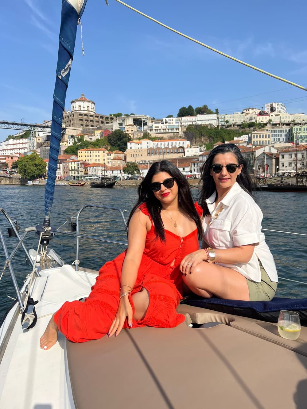 Hora dorada en velero: el recorrido de 2 horas al atardecer que es la manera perfecta de terminar el día