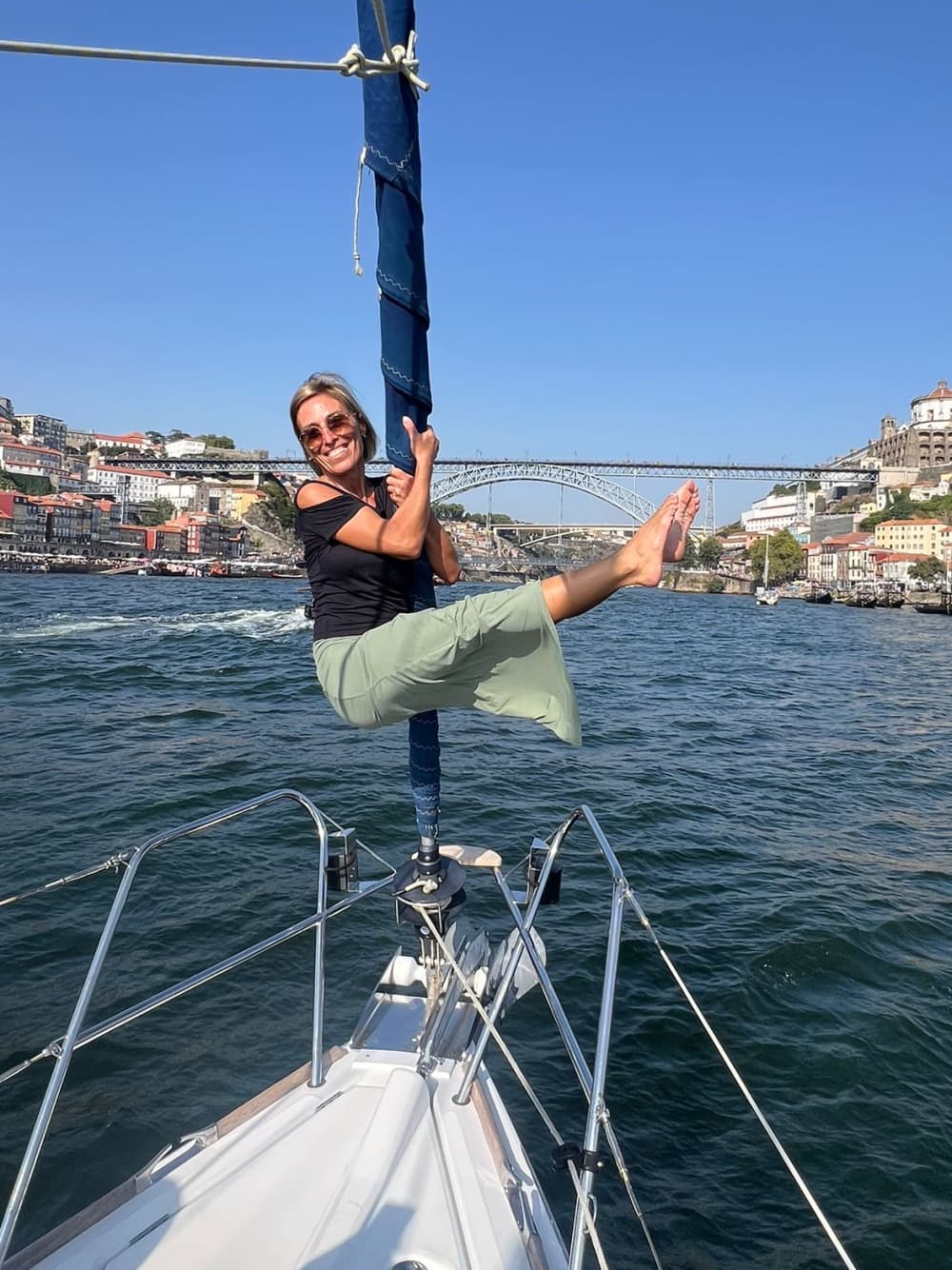 Hora dorada en velero: el recorrido de 2 horas al atardecer que es la manera perfecta de terminar el día