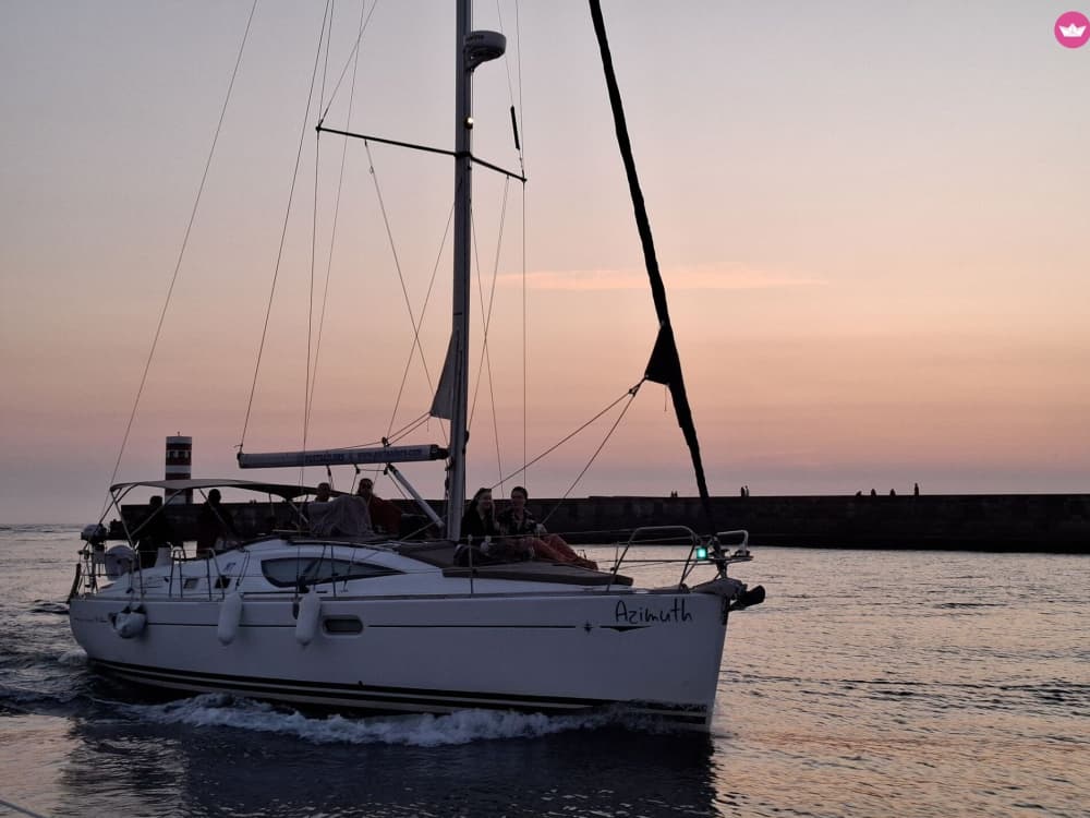 Hora dorada en velero: el recorrido de 2 horas al atardecer que es la manera perfecta de terminar el día