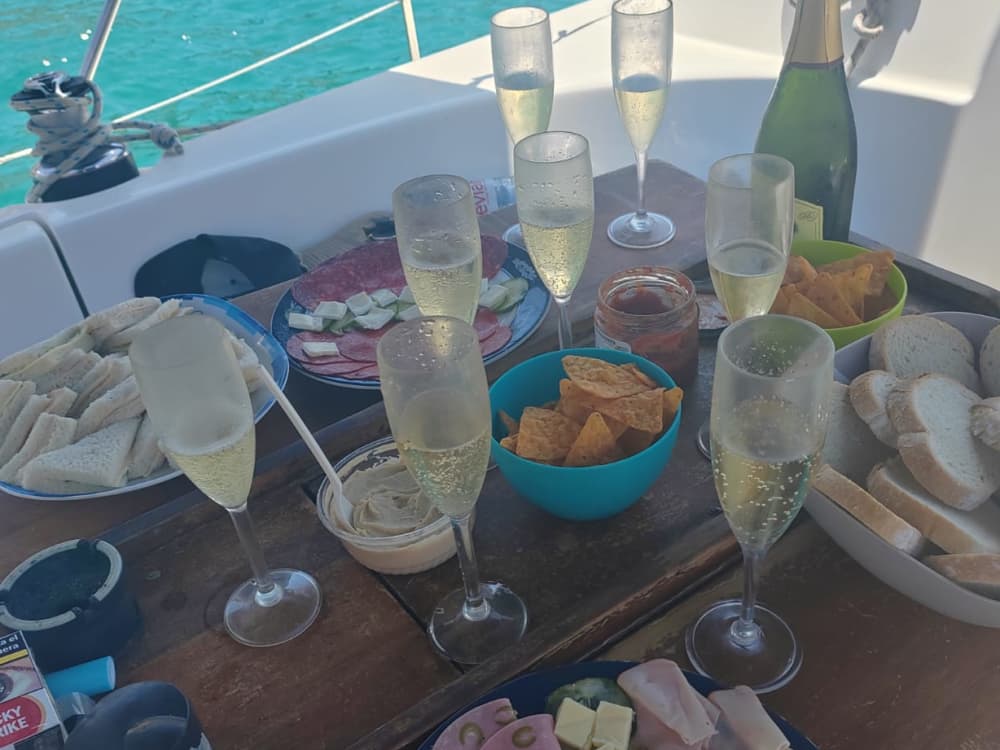 6 Hours of Pure Sailing Freedom: The Puerto Colon Tour That Defines Island Life