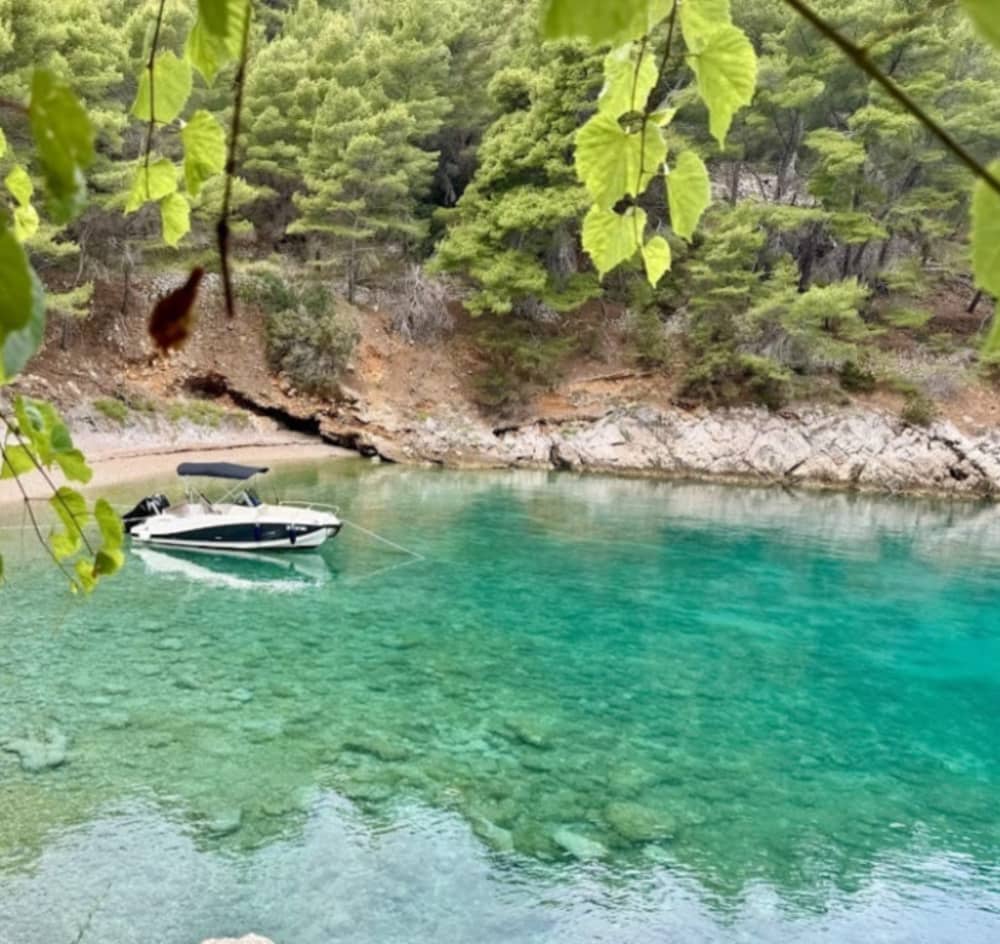 Scopri Zlatni Rat e Vrboska in 9 ore