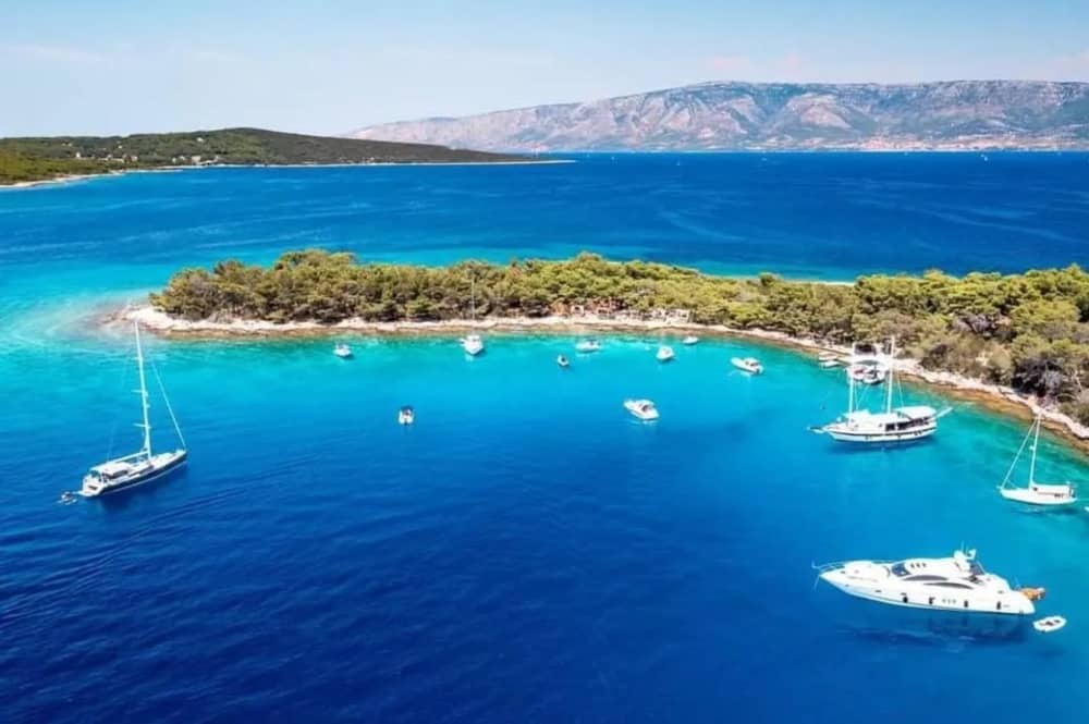 Scopri Zlatni Rat e Vrboska in 9 ore