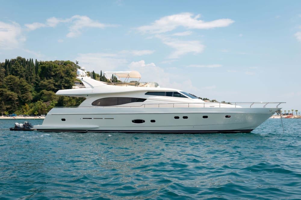 Profitez d'une excursion de 9h30 en bateau à moteur pour explorer Taormina