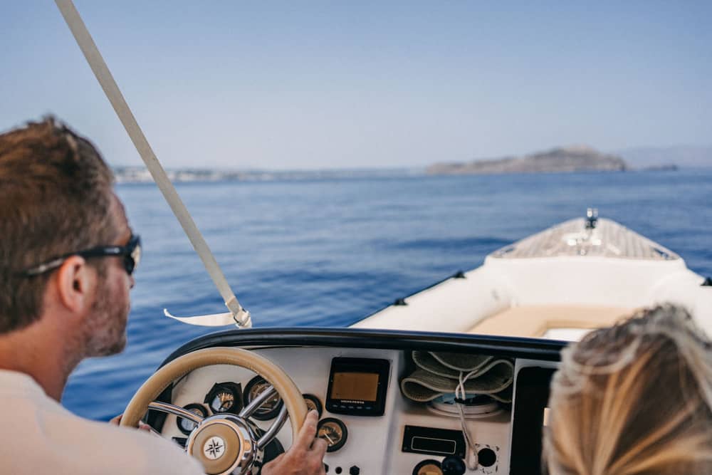 Excursion en hors-bord d'île en île