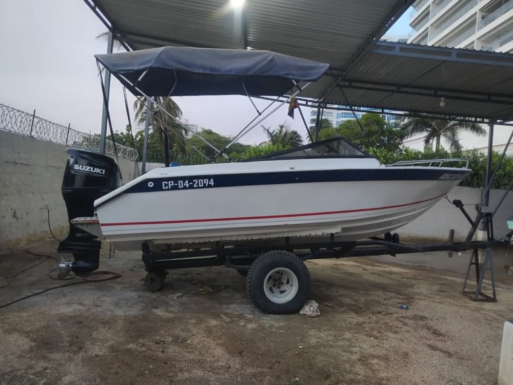 Make every moment count: A full day of sun around Santa Marta on a motorboat
