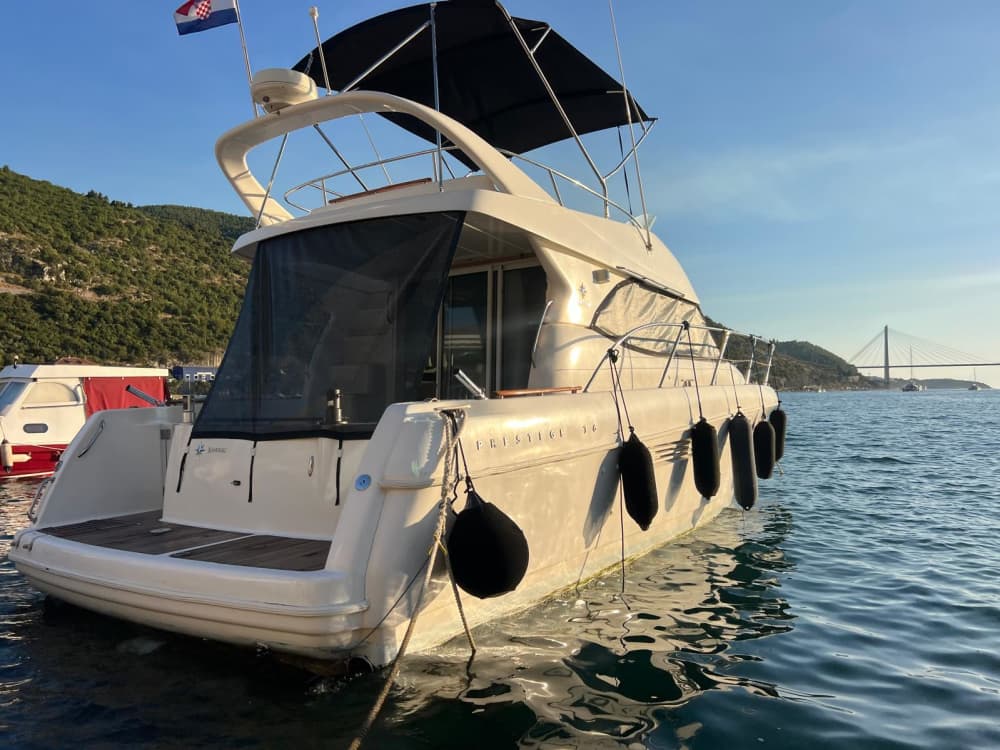 Rilassati su un motoscafo a Dubrovnik per 4 ore